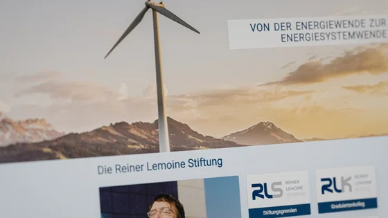 Reiner-Lemoine-Stiftung – Startseiten-Mockup der Stiftungswebsite